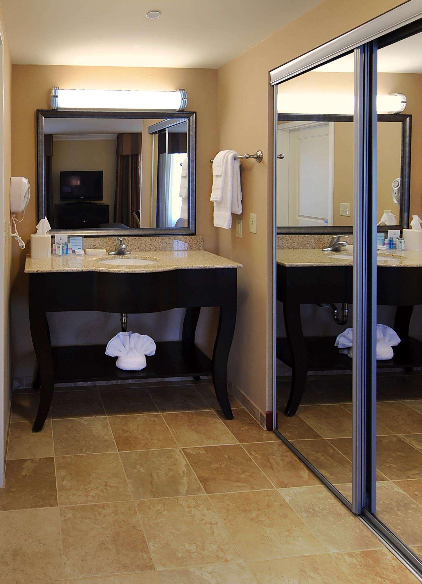 Hampton Inn & Suites Скотсборо Номер фото