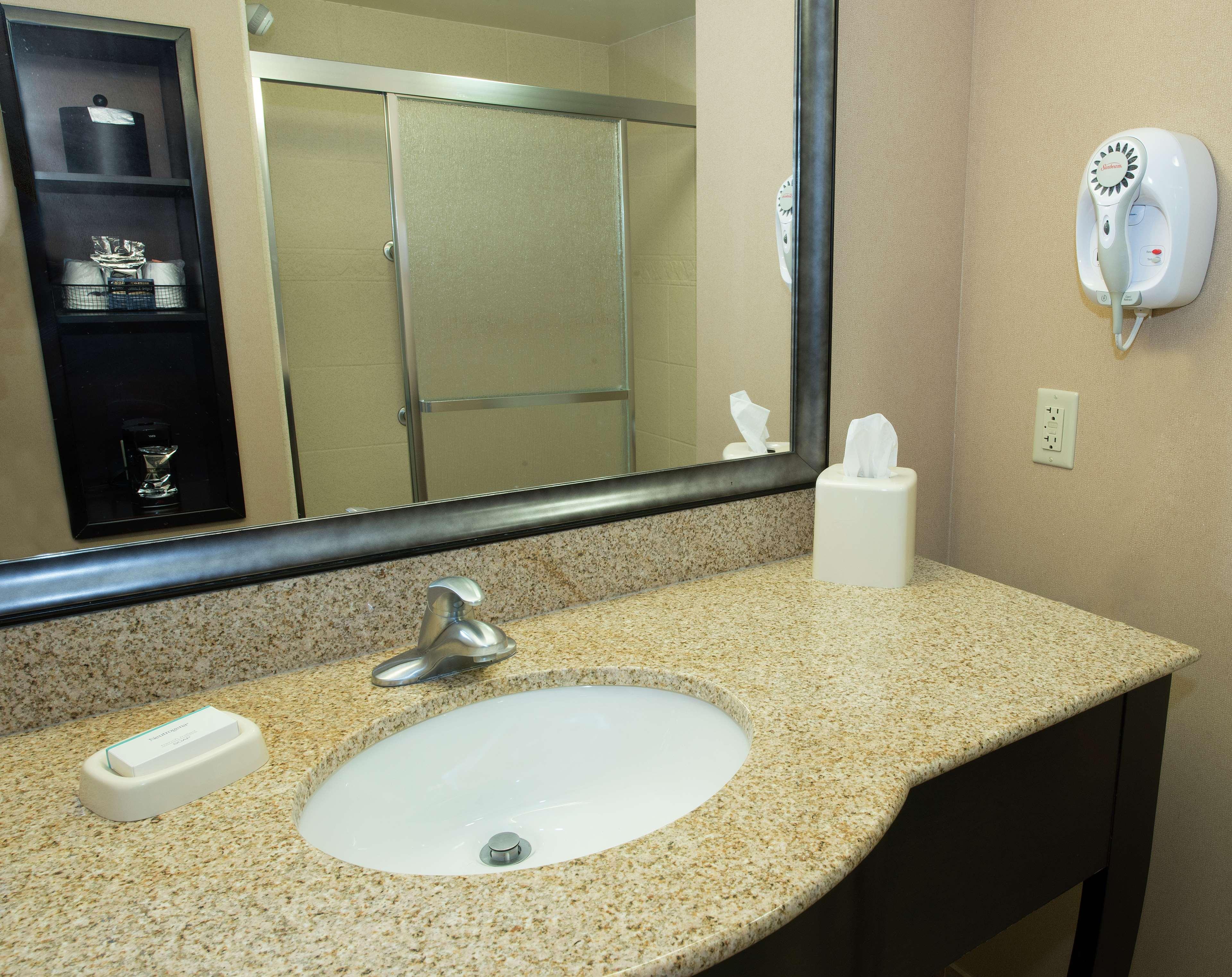 Hampton Inn & Suites Скотсборо Экстерьер фото
