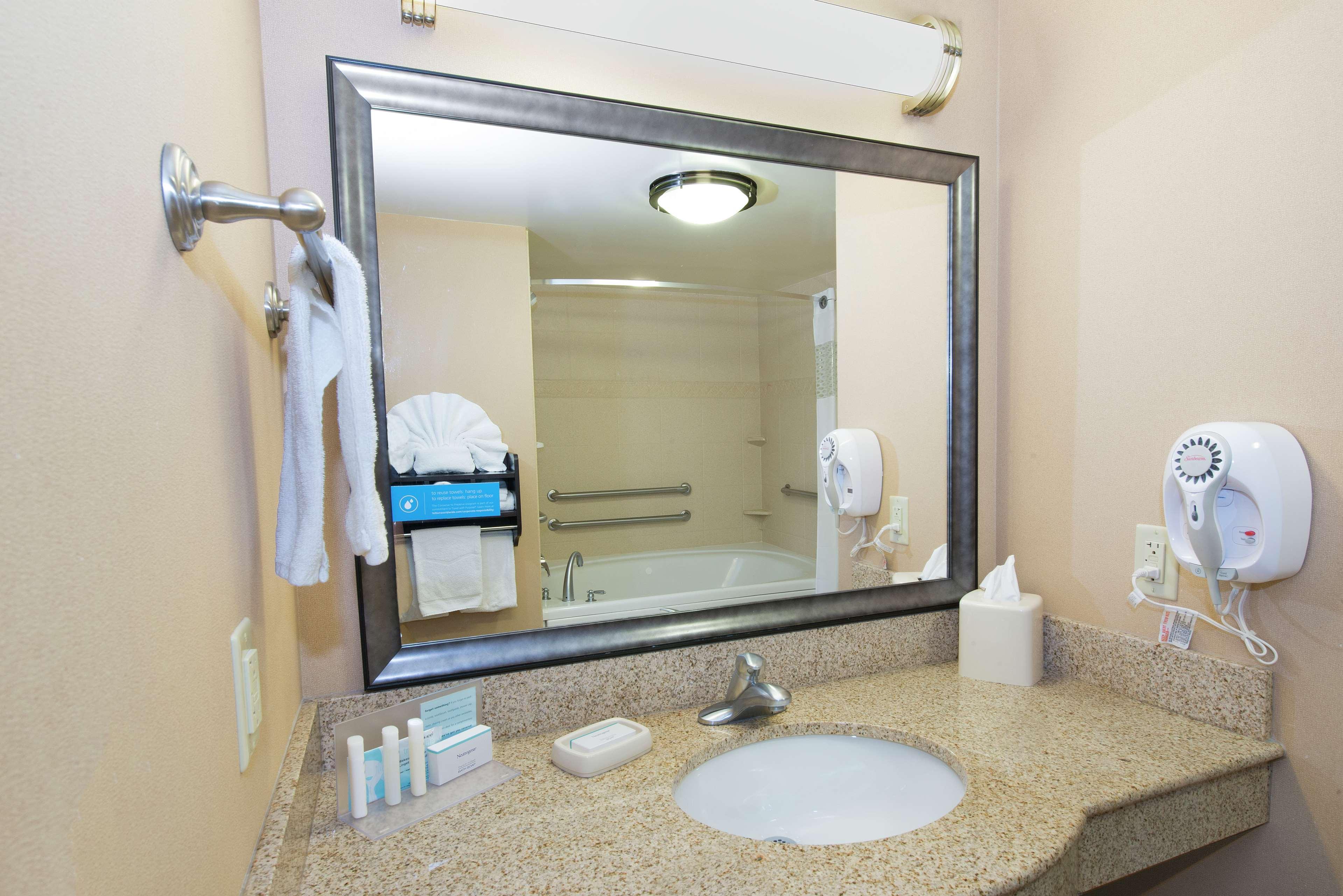 Hampton Inn & Suites Скотсборо Экстерьер фото